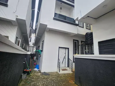 Beautiful Luxurious Juicy Charming Share Apartment in Lekki