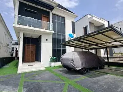 Fully Detached 5 Bedroom Duplex and Furnished with Swimming Pool