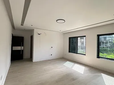 Super Spacious Mini Flat Apartment (Room & Parlour)