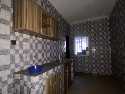 Sharp and Clean 3 Bedroom (Upstairs) Available