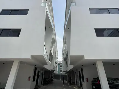 Luxury 4 Bedroom Terraced with BQ
