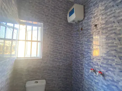 Clean 2 Bedroom Apartment (Upstairs) Available