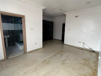 Massive and Standard Master Bedroom in a Duplex