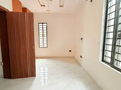 Screaming Luxury 5 Bedroom Fully Detached Duplex