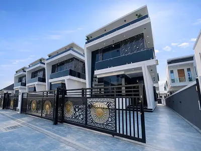 Tastefully Newly Built 5 Bedroom Fully Detached Luxury House