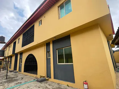 4 Units of 3 Bedrooms Apartments + 1 Unit of 1 Bedroom Apartment