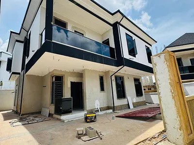 Beautifully Designed 5 Bedroom Detached Duplex