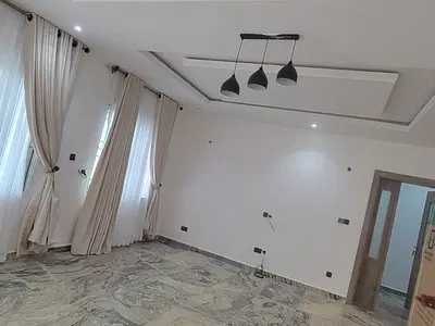 Spacious Standard Three Bedrooms Apartment with Good Fittings.