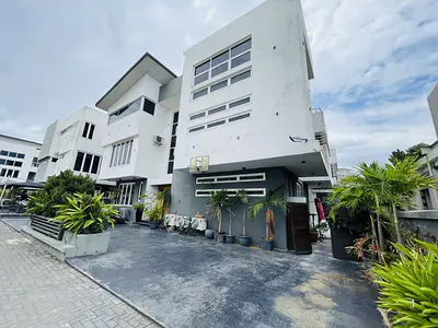 5 Bedrooms Semi Detached Duplex with BQ and Swimming Pool, & Cinema