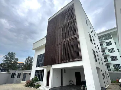 5 Bedroom Fully Detached