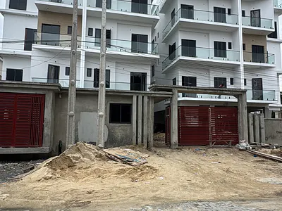 Newly Built 2 Bedroom Apartment and Elevator, Poo