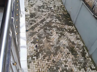 Lovely 2 Bedroom Apartment (Upstairs)