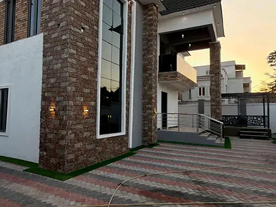 6 Bedroom Duplex