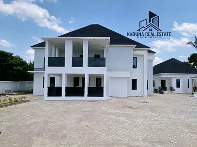 8 Bedroom Duplex for Sale ️ with Guest Chalet & BQ