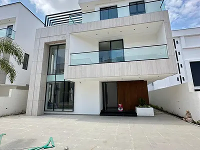 Gigantic Luxury Spacious 6 Bedroom Fully Detached Duplex