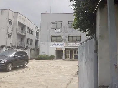 6 Bedroom Apartment with Large Sitting Room