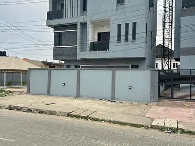Uniquely Styled 5 Bedroom Fully Detached Duplex with BQ
