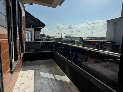 Spacious Masterbedroom Upstairs with Balcony.
