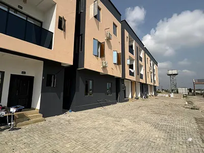 Multiple Units of 3 Bedroom Apartments