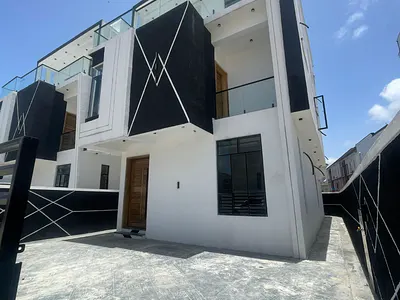 Magnificent 5bedroom Duplex with a BQ