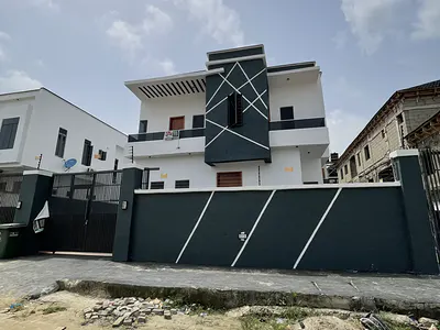 Luxury Contemporary 4 Bedroom Detached Home with BQ
