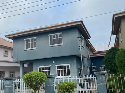 Distress 5-Bedroom Fully Detached Duplex with a BQ Sitting on 320SQM