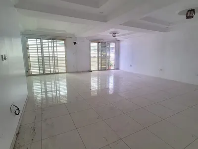 Luxury 2-Bedroom Penthouse Waterfront Apt, 24HRS Power, Swimming Pool