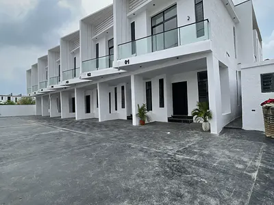 Luxury 2 &4 Bedroom Terraced Duplexes + BQ in a Communal Living Space