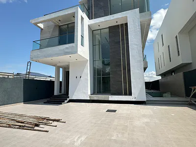 Outstanding Spacious Luxury 5 Bedroom Fully Detached Duplex with BQ