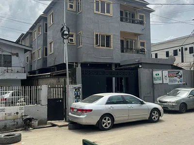Block of 4 Units of 3 Bedroom Flats + 6 Mini Warehouses