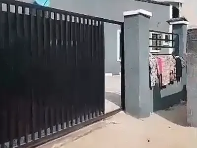 Building Consisting of 2 Units of 2 Bedroom 4 Units of 1 Bedroom