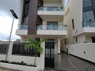 Aesthetically Pleasing 5bedroom Duplex with a Ba and Pool