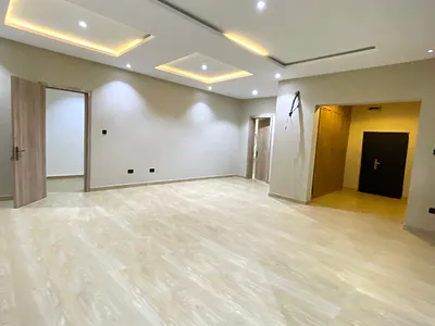 Very Spacious 5 Bedroom Apartment with a Rooftop Terrace
