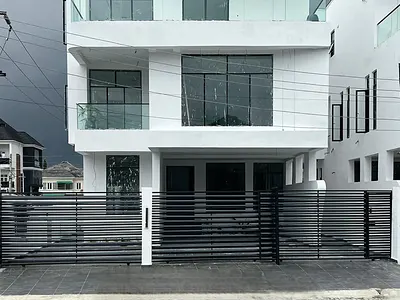 5-Bedroom Fully Detached Duplex with BQ with a Pool