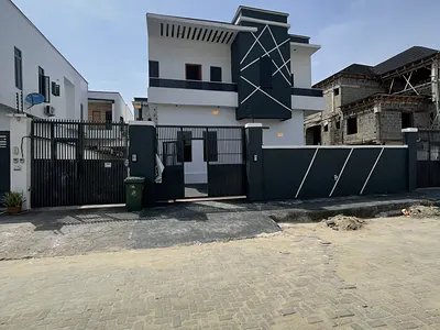 Value Oriented Luxury Contemporary 4 Bedroom Detached Home with BQ