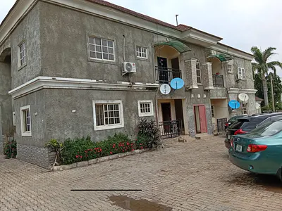 Pop Finished 2 Bedroom Flat with Guest Toilet
