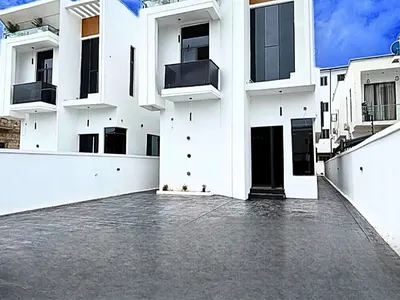 5 Bedroom Duplex with a BQ and Pool