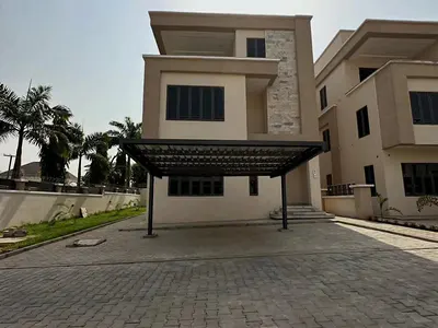 5 Bedroom Fully Detatched Duplex with BQ