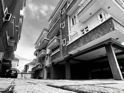 Sharp Spacious Lovely 3 Bedroom Flat Apartment with BQ