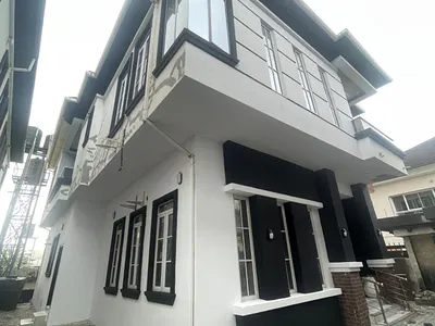 Large 5bedroom Fully Detached House