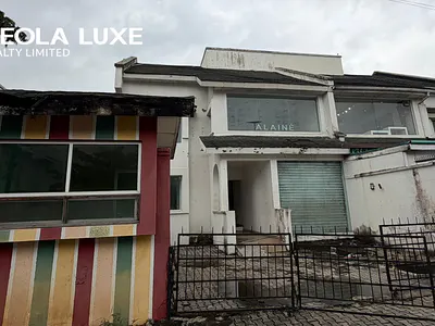 Income-Generating Commercial Building with Multiple Lettable Spaces