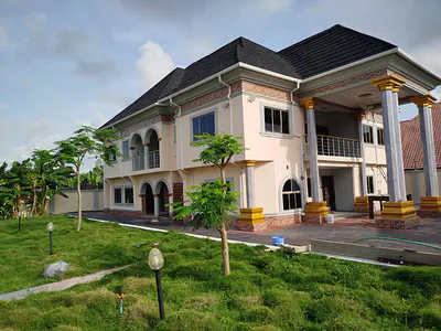 6 Bedroom Fully Detached House with 3 Room BQ
