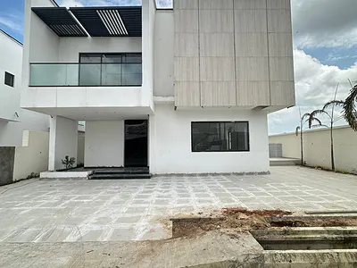 Well Built Spacious 6 Bedroom Fully Detached Duplex with BQ & Pool