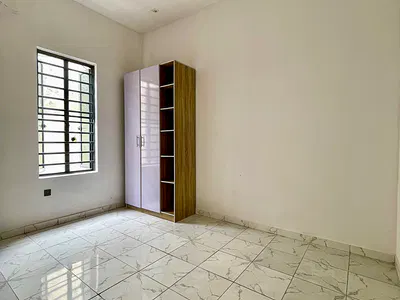 Affordable Room in a Brand New Duplex (Downstairs)