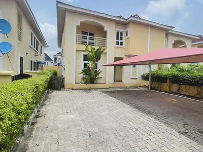 Lovely Fully Service 4bedroom Semi Detached Duplex+bq