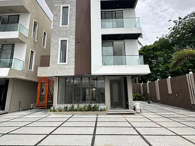 Exquisite 5bed Duplex with Pool &