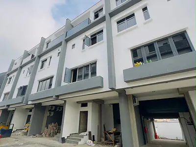 Lovely Built 4 Bedroom Townhouse