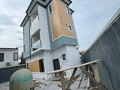 Stunning Built 4 Bedroom Detached Duplex