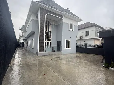 Beautiful Massive 5 Bedroom Detatched House with 2 Rooms BQ