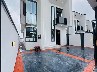 4 Bedroom Detached House with BQ
